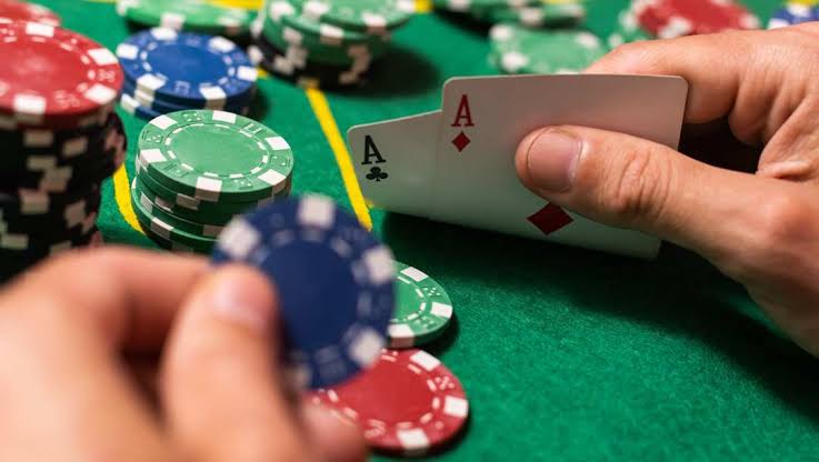 LLWIN Live Dealer vs Online Casino Games: Which Format Fits You?